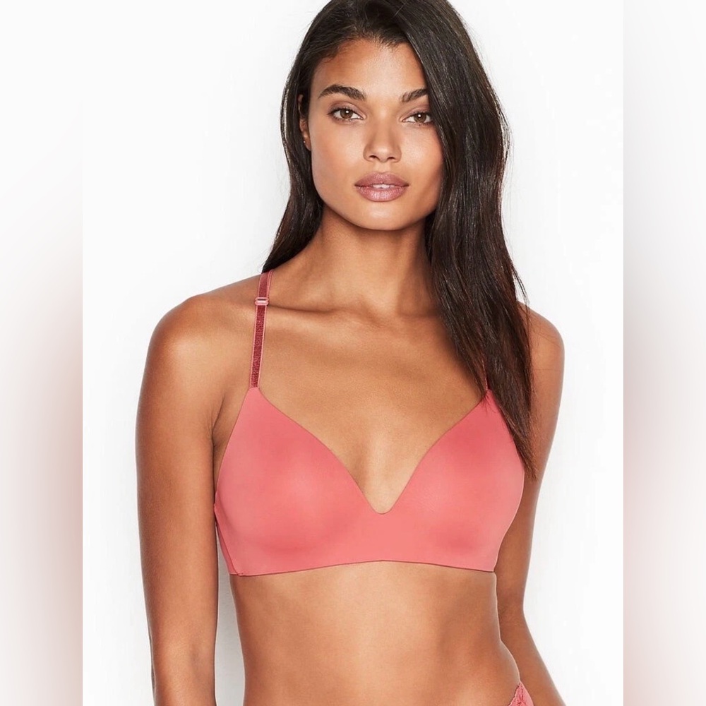 NWT Victoria’s Secret T-Shirt Lightly lined wireless Bra 32DDD